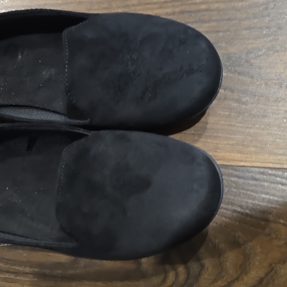 Gently used slip on Baretraps flats. - Picture 5 of 6